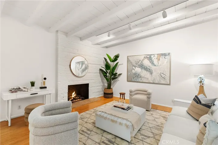 Unwind by the fireplace on cool sea breeze evenings