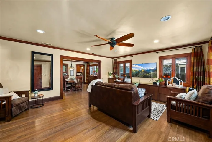 55 N Meridith Avenue, Pasadena, California 91106