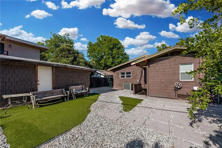 55 N Meridith Avenue, Pasadena, California 91106