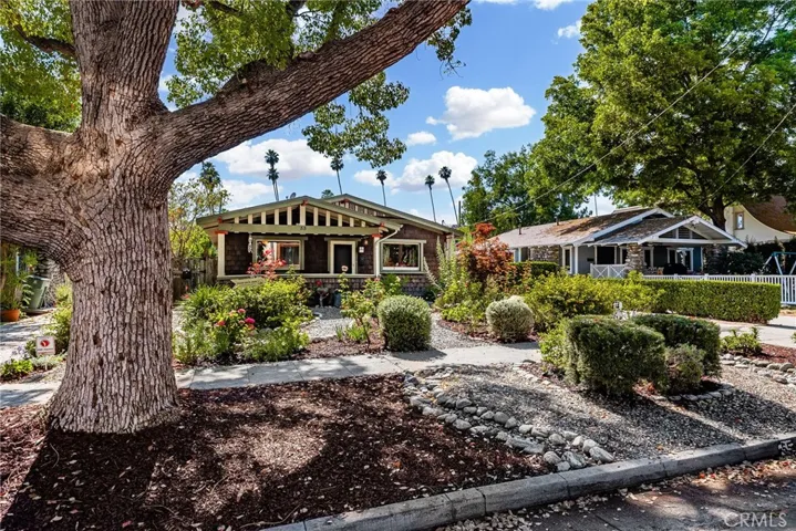 55 N Meridith Avenue, Pasadena, California 91106