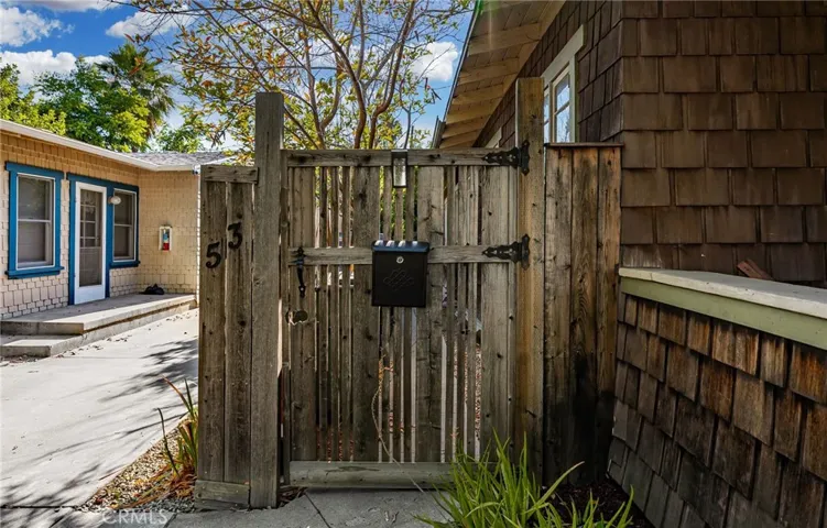 55 N Meridith Avenue, Pasadena, California 91106