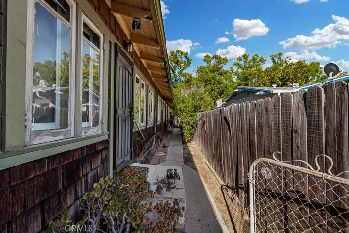55 N Meridith Avenue, Pasadena, California 91106