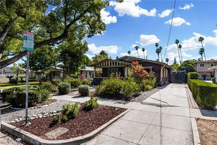 55 N Meridith Avenue, Pasadena, California 91106