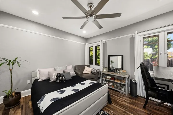 55 N Meridith Avenue, Pasadena, California 91106