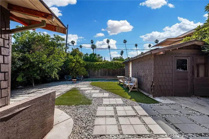 55 N Meridith Avenue, Pasadena, California 91106