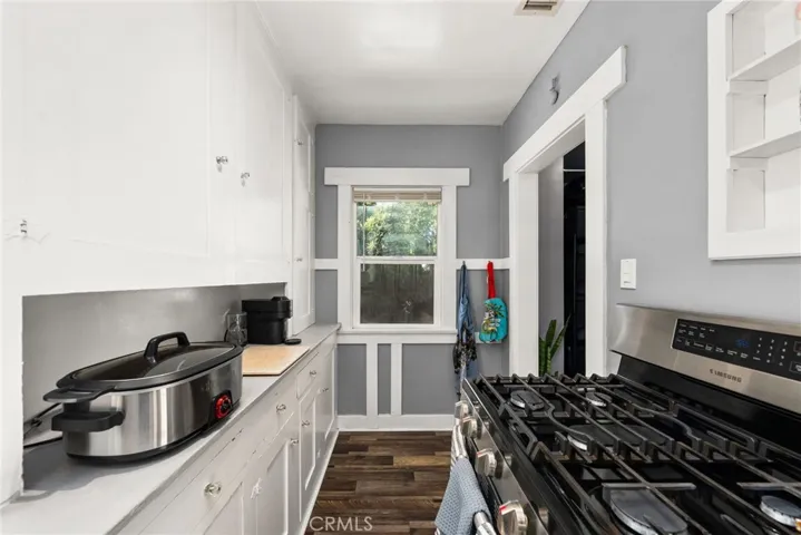 55 N Meridith Avenue, Pasadena, California 91106