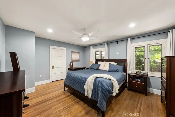 55 N Meridith Avenue, Pasadena, California 91106