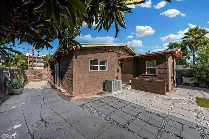 55 N Meridith Avenue, Pasadena, California 91106