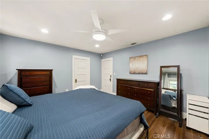 55 N Meridith Avenue, Pasadena, California 91106