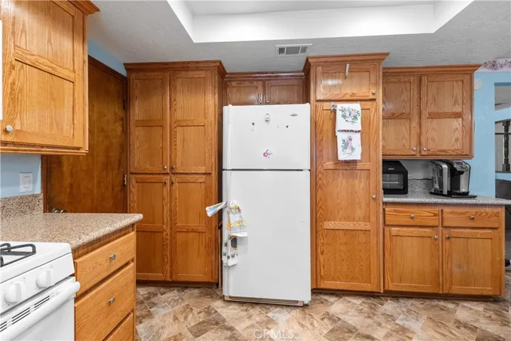 14544 Quivero Road, Apple Valley, California 92307