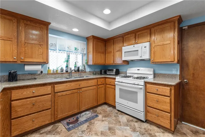14544 Quivero Road, Apple Valley, California 92307