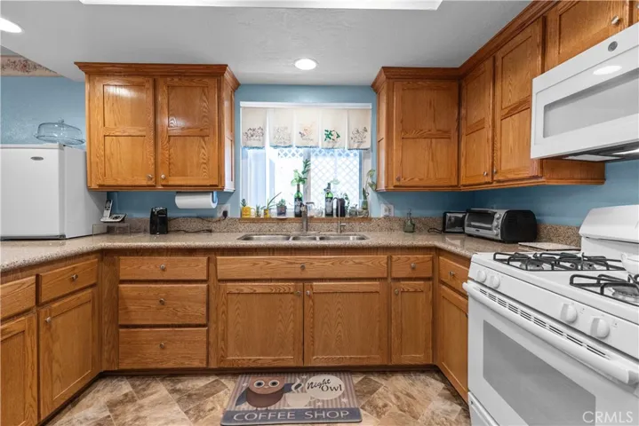 14544 Quivero Road, Apple Valley, California 92307