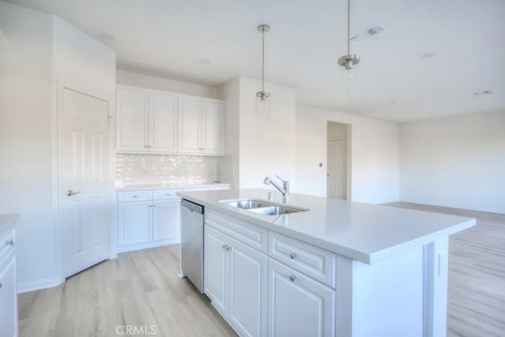19299 Sweet Grove Circle, Riverside, California 92507