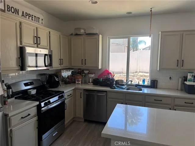 1384 Plaza Way, Perris, California 92570