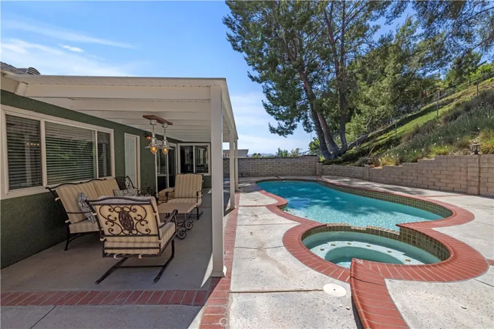 22449 Paragon Dr., Saugus, California 91350