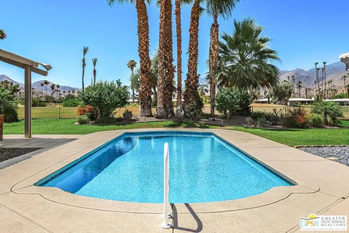 605 E Sierra Way, Palm Springs, California 92264