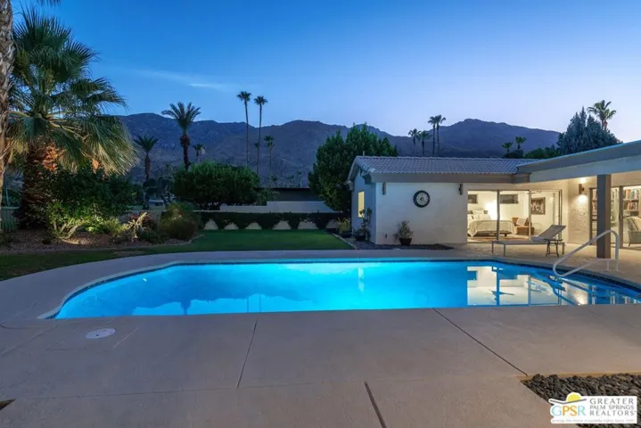 605 E Sierra Way, Palm Springs, California 92264