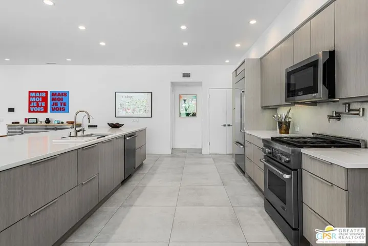 605 E Sierra Way, Palm Springs, California 92264