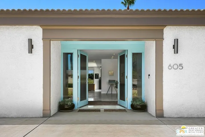 605 E Sierra Way, Palm Springs, California 92264