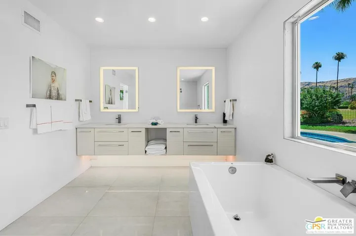 605 E Sierra Way, Palm Springs, California 92264