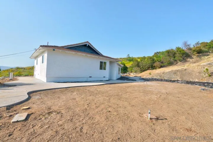 LARGE FLAT YARD