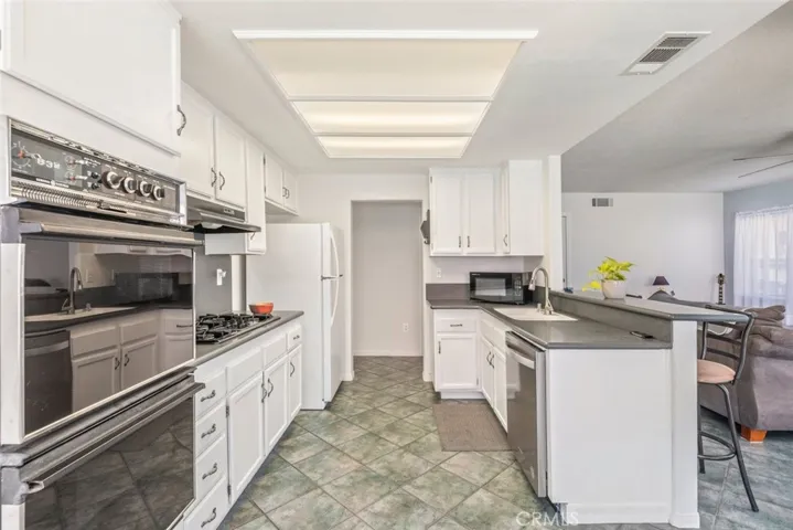 Double Oven and 5 Burner gas Cooktop