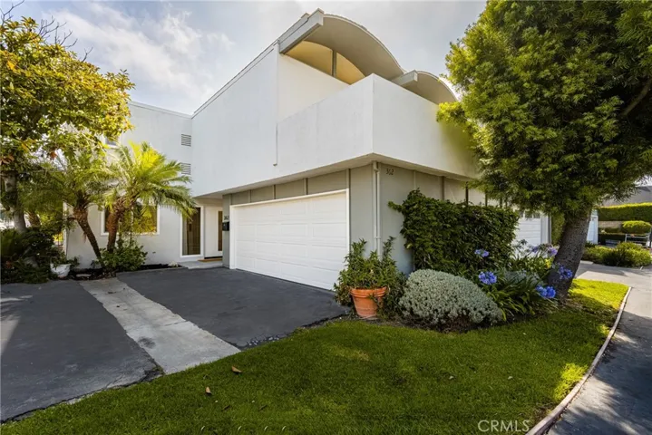 362 Grenoble Lane, Costa Mesa, California 92627