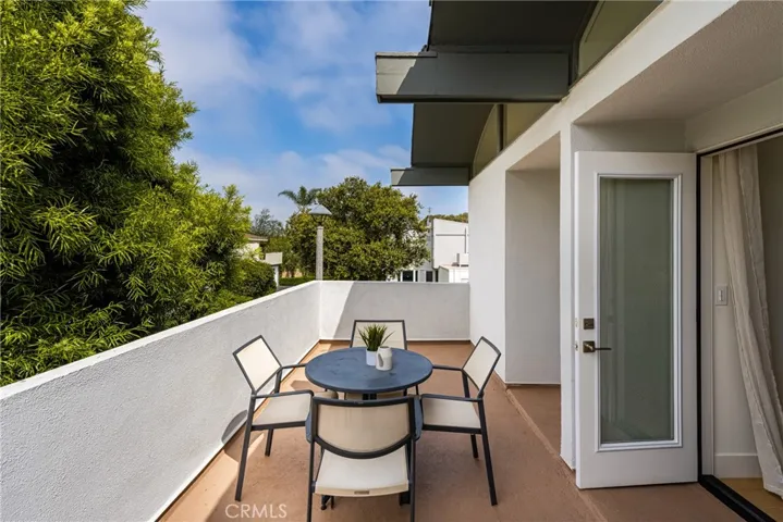 Upstairs balcony from bedrooms 3 and 4