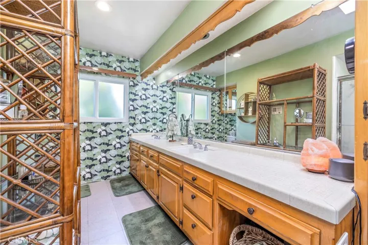 2292 N. Orange Grove Ave., Pomona, California 91767
