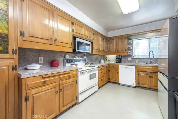 2292 N. Orange Grove Ave., Pomona, California 91767