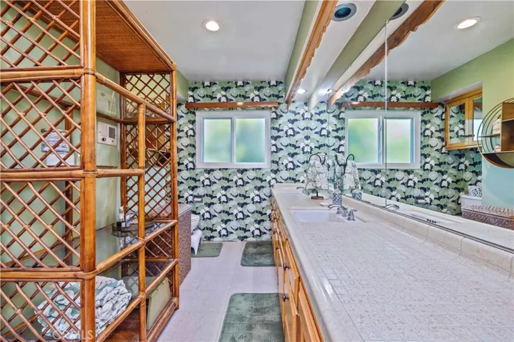 2292 N. Orange Grove Ave., Pomona, California 91767