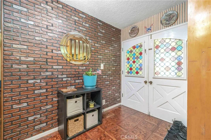 2292 N. Orange Grove Ave., Pomona, California 91767