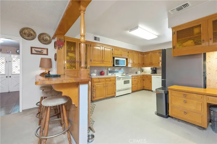 2292 N. Orange Grove Ave., Pomona, California 91767