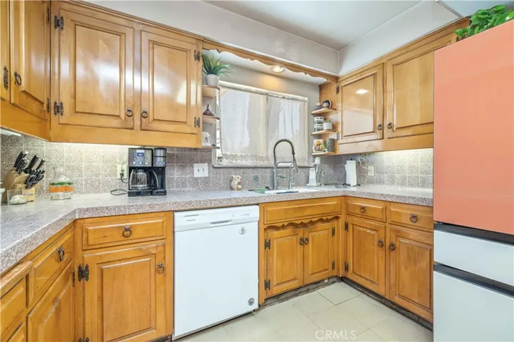 2292 N. Orange Grove Ave., Pomona, California 91767