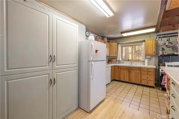 231 Sunset Lane, Sugarloaf, California 92386