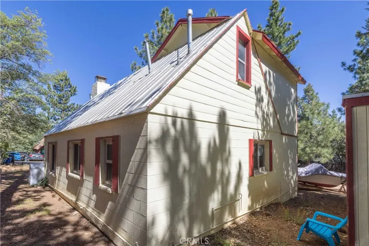 231 Sunset Lane, Sugarloaf, California 92386