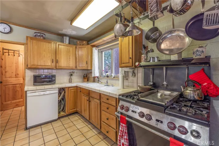 231 Sunset Lane, Sugarloaf, California 92386