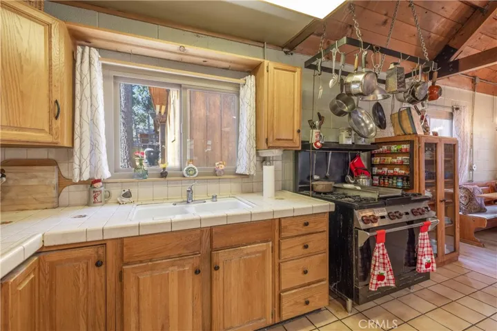 231 Sunset Lane, Sugarloaf, California 92386