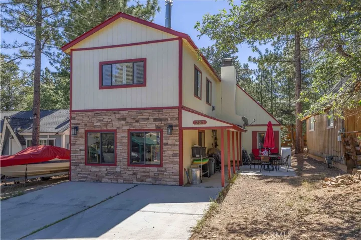 231 Sunset Lane, Sugarloaf, California 92386