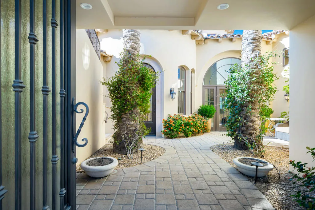 80614 Via Pessaro, La Quinta, California 92253 home-pic-1