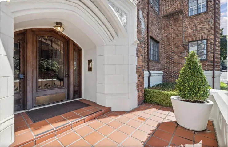 5301 Broadway Ter, Oakland, California 94618