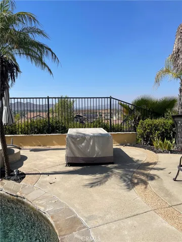 Outdoor dining area 2