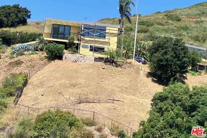 2800 Vista Mar Dr.