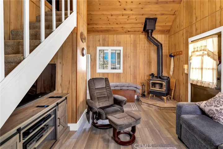 705 Cedar Lane, Crestline, California 92325