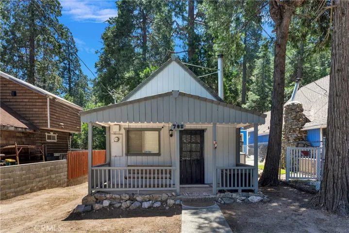 705 Cedar Lane, Crestline, California 92325