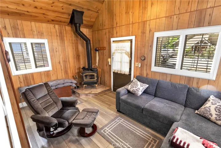 705 Cedar Lane, Crestline, California 92325
