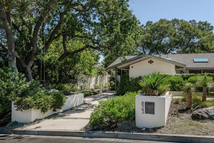 823 La Mesa Drive, Portola Valley, California 94028