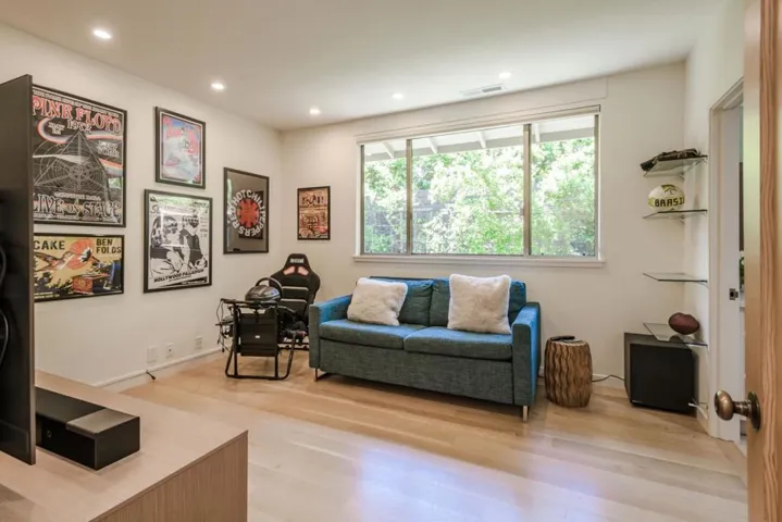 823 La Mesa Drive, Portola Valley, California 94028