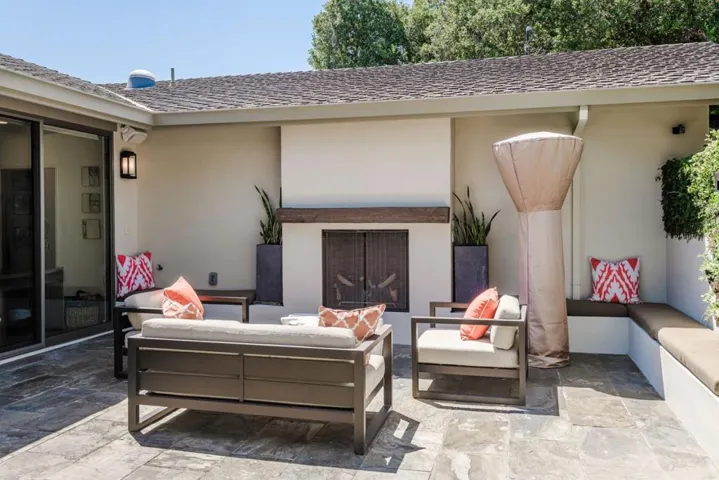 823 La Mesa Drive, Portola Valley, California 94028