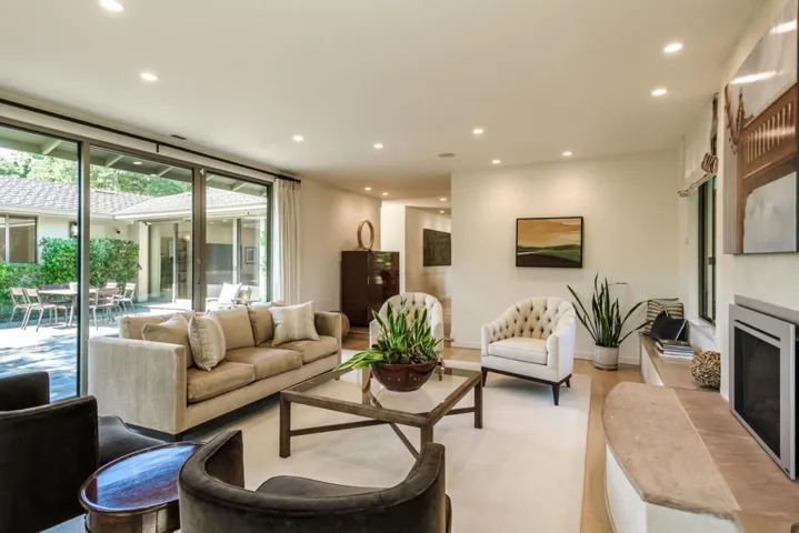 823 La Mesa Drive, Portola Valley, California 94028